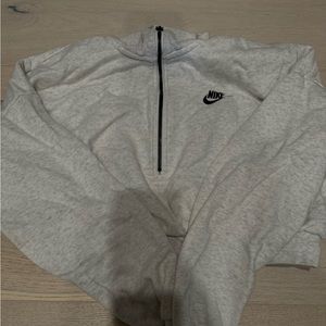Nike cropped sweatshirt half zip. Sz M